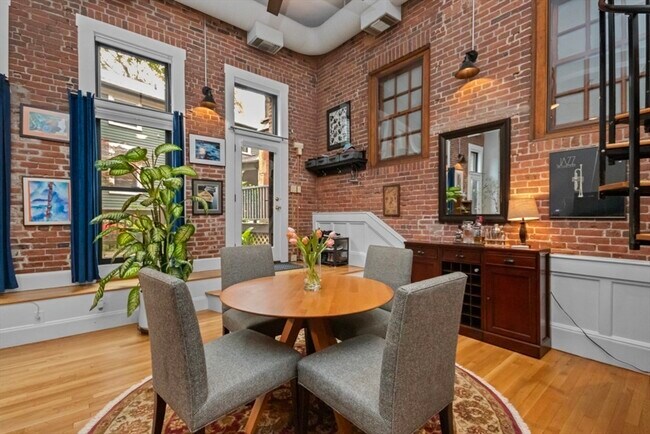 Foto del edificio - 28 Seaverns Ave