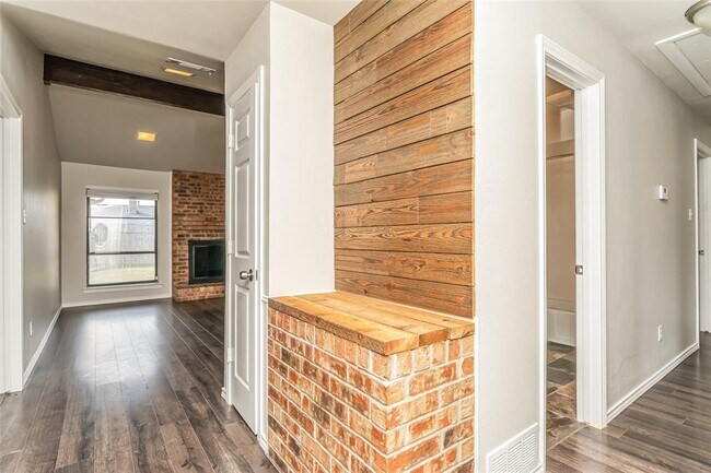 Building Photo - 7314 Harvest Hill Dr