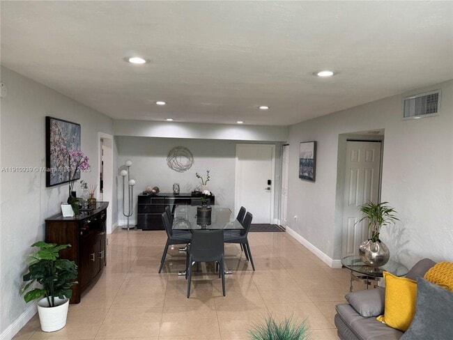 Building Photo - 14036 SW 90th Ave