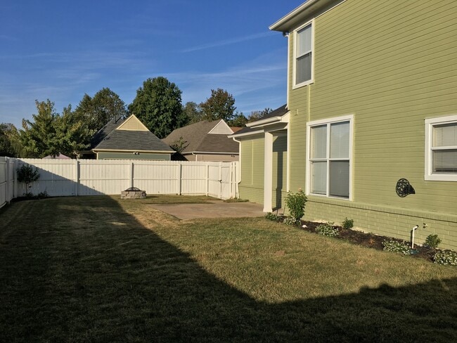 Photo - Updated 3BR/2.5ba in Harbor Town with huge fenced in yard w/ fire pit. One small pet is allowed,... House