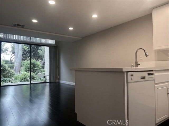 Building Photo - 200 Pineview