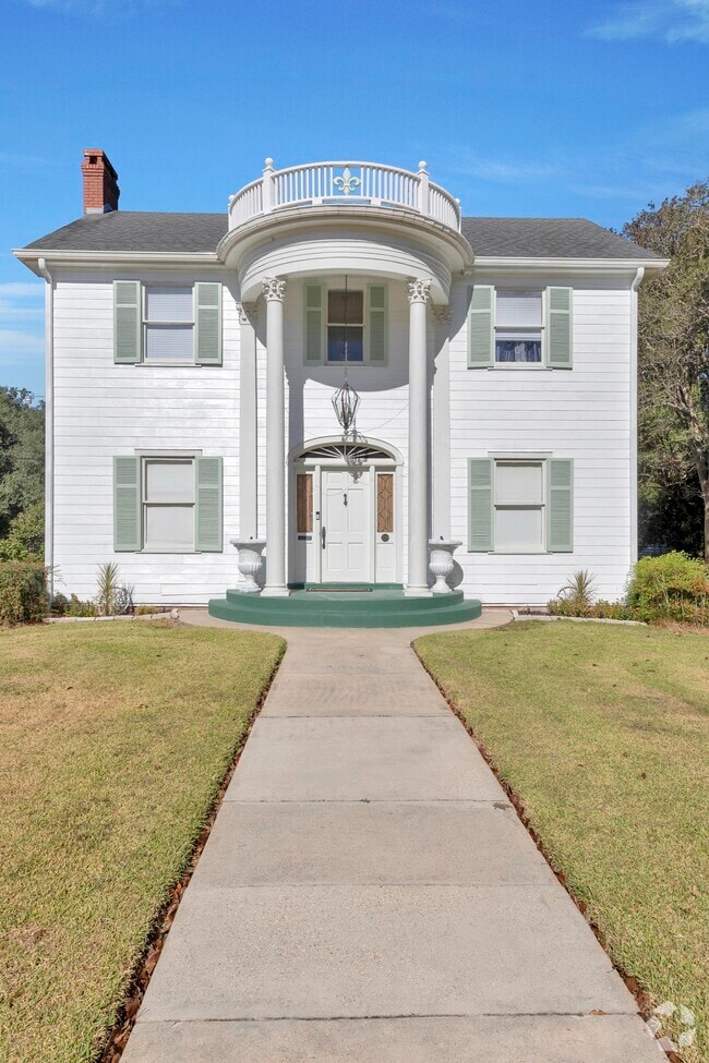 Building Photo - 228 Amelia St