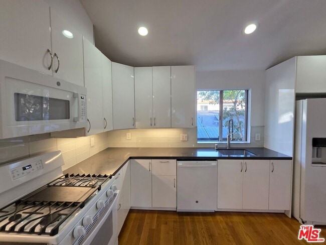 Building Photo - 1029 Pleasant View Ave