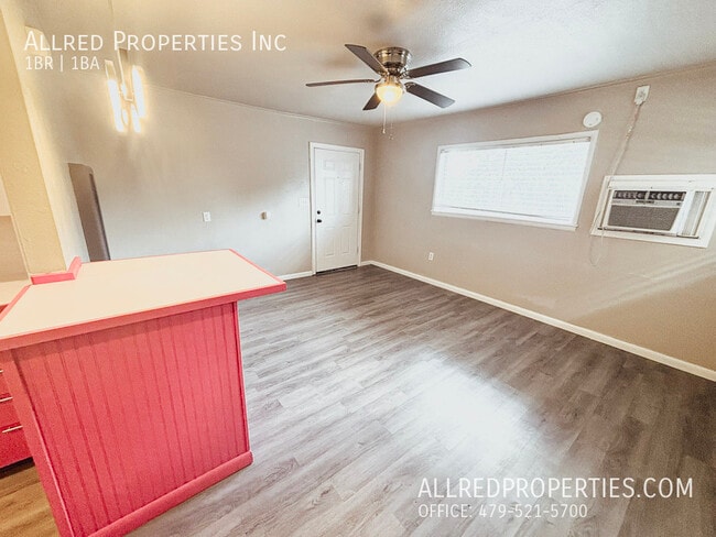 Building Photo - 621 N Leverett-3