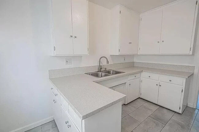 Building Photo - 3213 Bartdon Ave