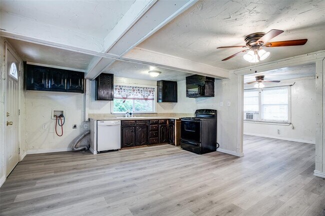 Building Photo - 812 Odell St