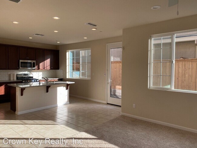 Building Photo - 4 br, 3.5 bath House - 1508 S Oliveira