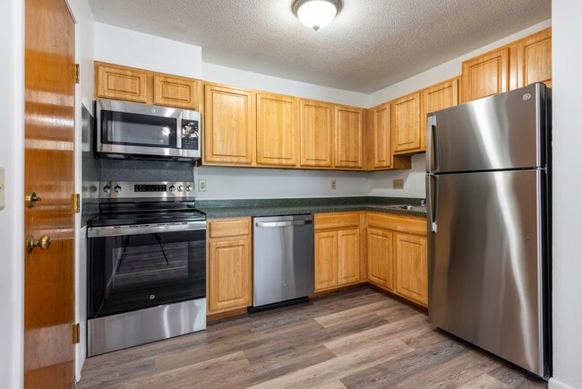Building Photo - Ledgewood Court Apartments