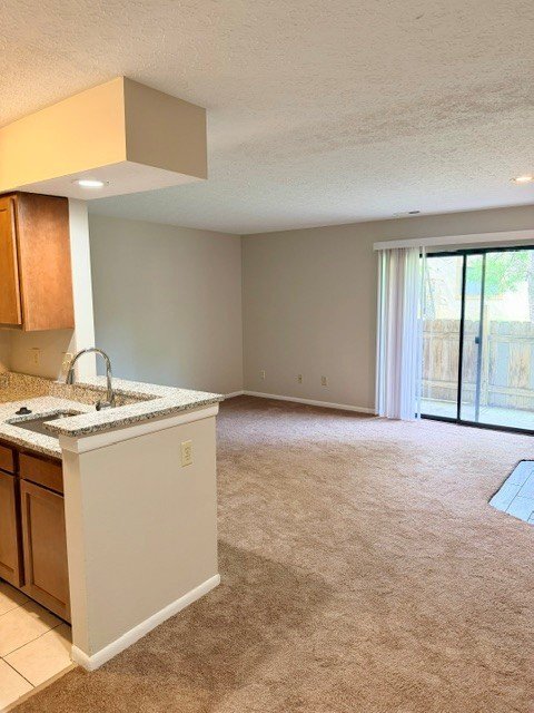 Foto del edificio - 2163 Hedgerow Road