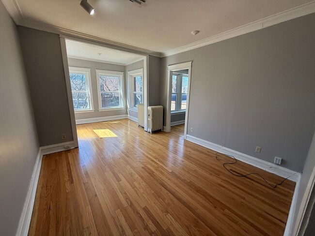 Building Photo - 3943 N Kostner Ave