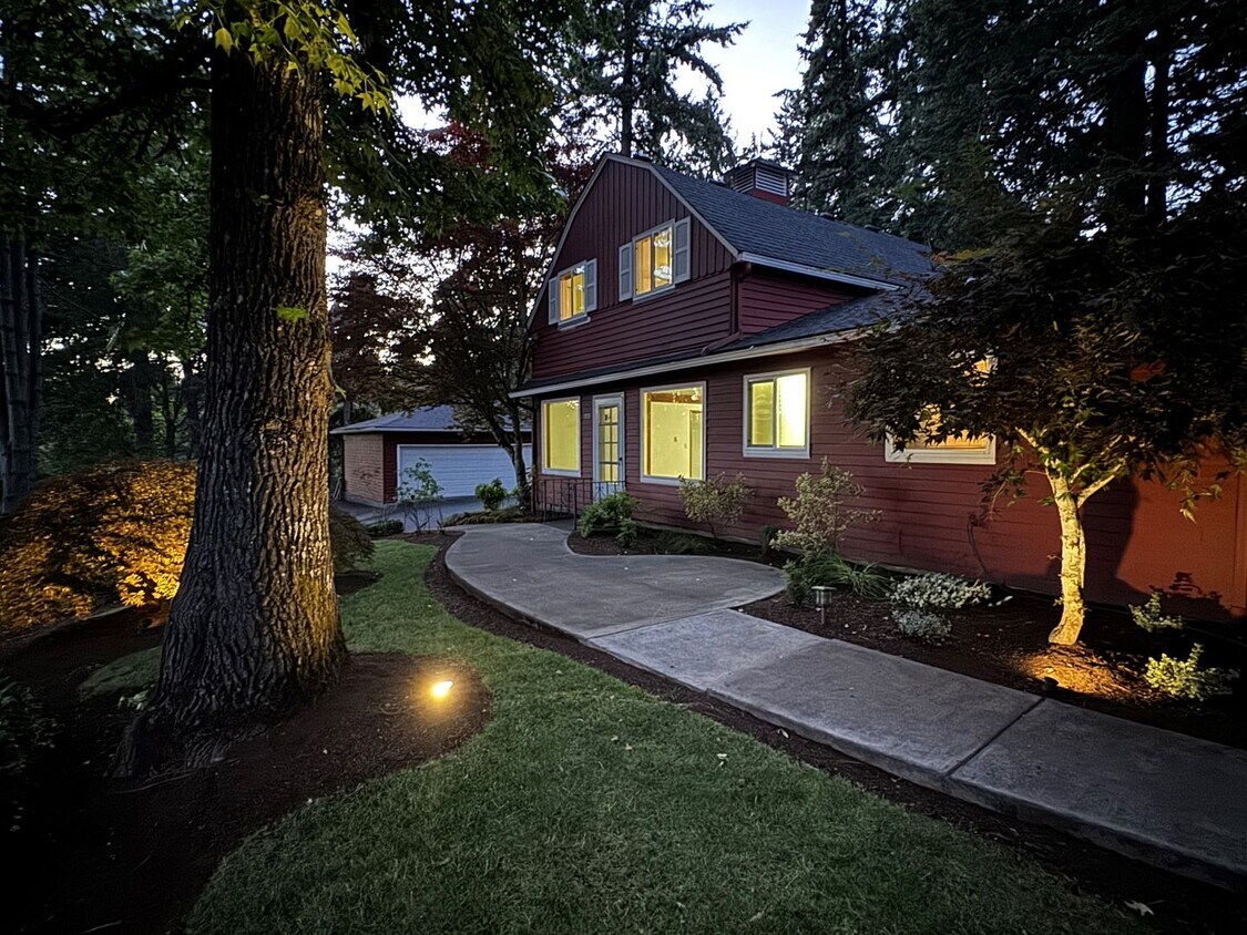 Foto principal - 7235-7237 SW Canyon Dr