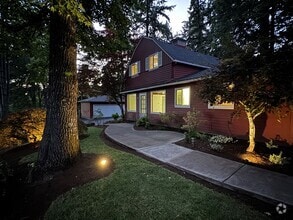 Building Photo - 7237 SW Canyon Dr