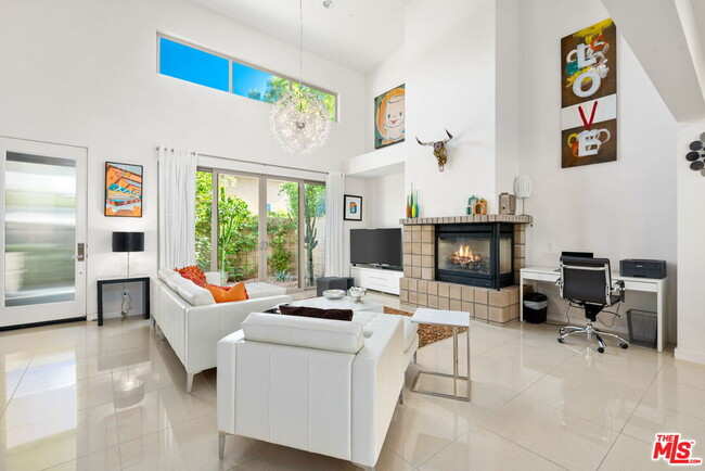 Building Photo - 906 Oceo Cir S