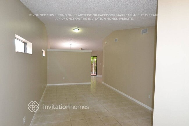 Foto del edificio - 10215 NW 126th St
