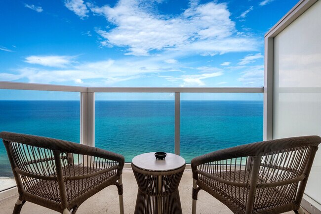Building Photo - 4343 Collins Ave