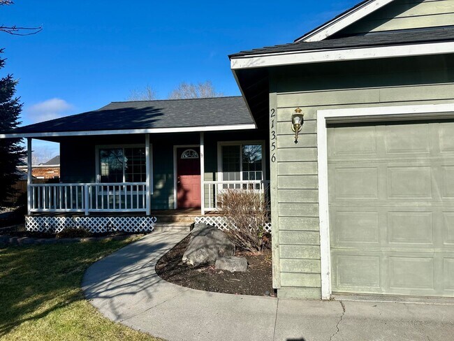 Building Photo - Ranch Style Home in NE Bend!  Fenced in backyard!