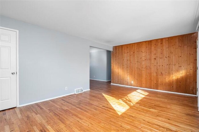 Building Photo - Fantastic 3bd/1ba home! Let yourself in!