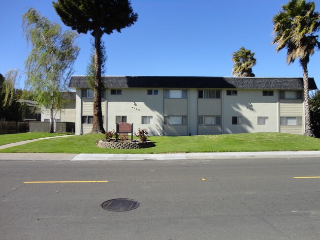 Building Photo - 6140 Gloria Dr