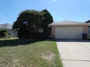 Building Photo - 1740 Cedar Tree Dr