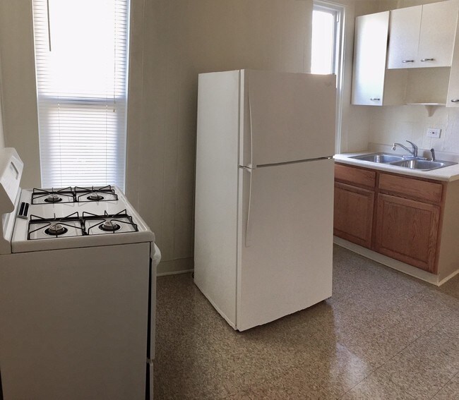 Building Photo - 808 Sheldon Ave SE