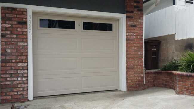 1 Car Garage - 33861 Diana Dr