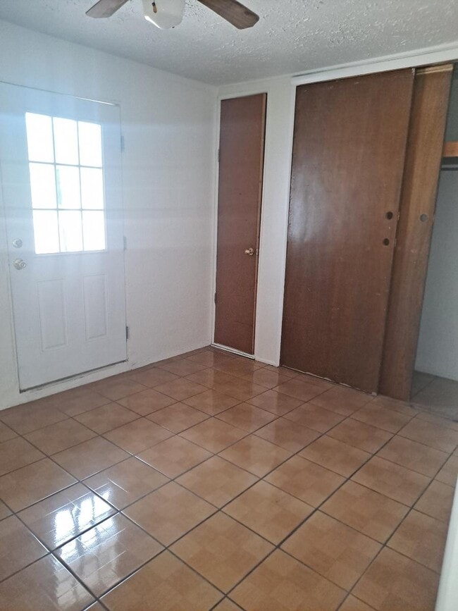 Building Photo - 4512 Sierra Vista Dr