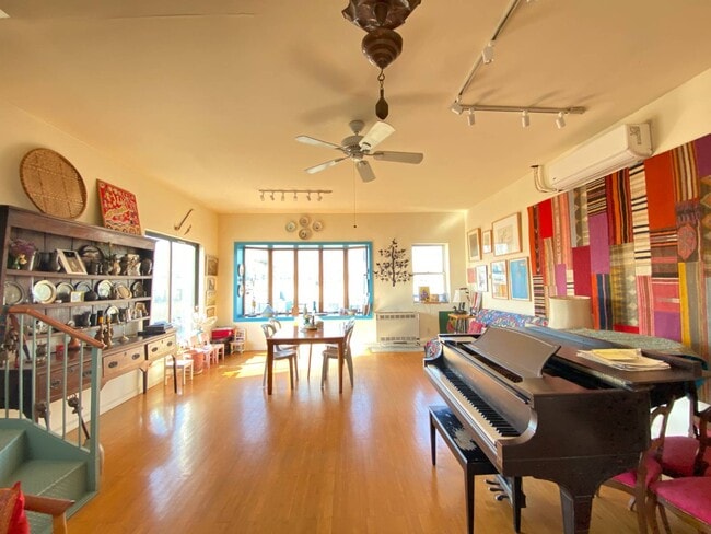 Building Photo - 62 Degraw St