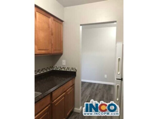 Building Photo - 1 bed 1 bath condo! Recently Remodeled!