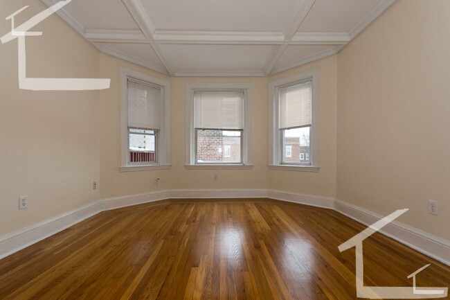 Building Photo - 9/1 Prime location renovated 4BR/2BA near ...