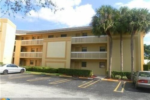 Building Photo - 9000 NW 28th Dr