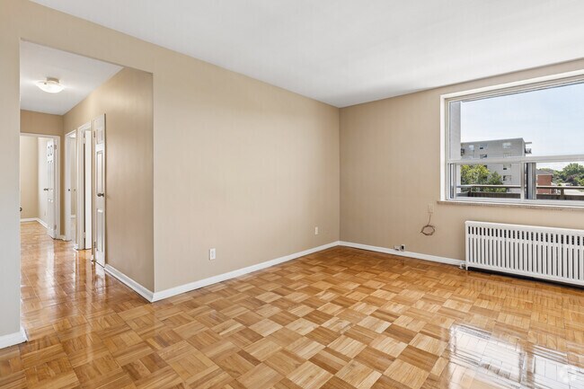 3 chambres, 1 salle de bain - 788 pi² - Salon - Trudelle Court Apartments