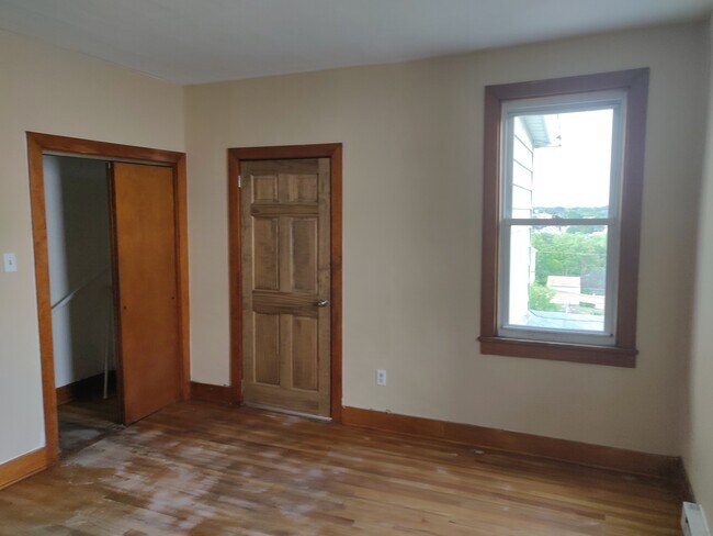 living - 2115 N 1st Ave