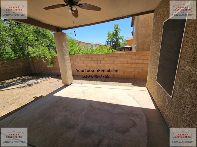 Building Photo - 3/2 & a Loft, AC off of River Road near Oracle Road