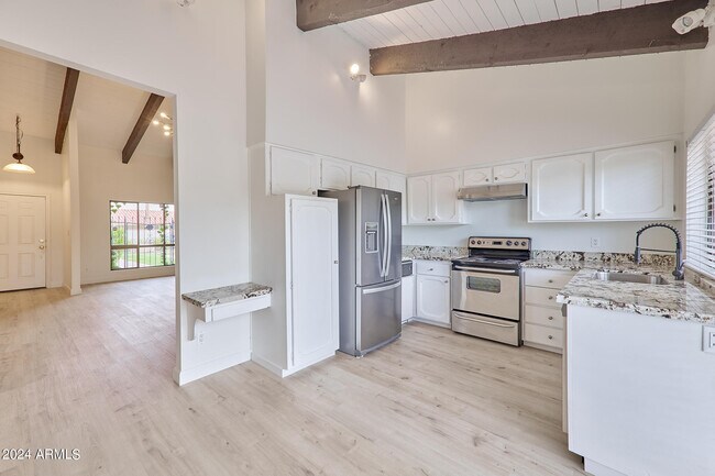 Building Photo - 5550 N 71st St