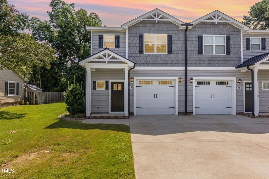 Primary Photo - 205 S Walnut St