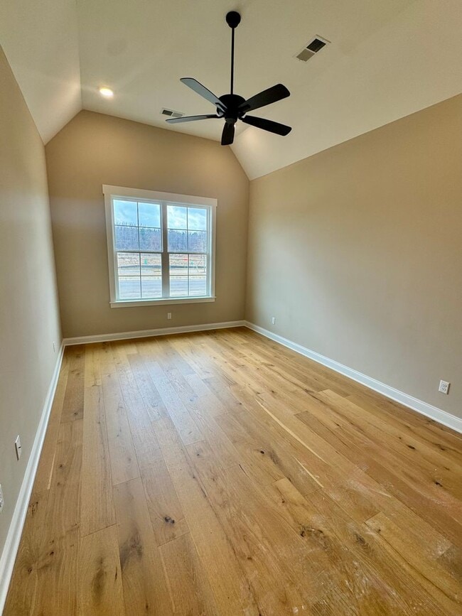 Building Photo - 582 Bolivar Dr