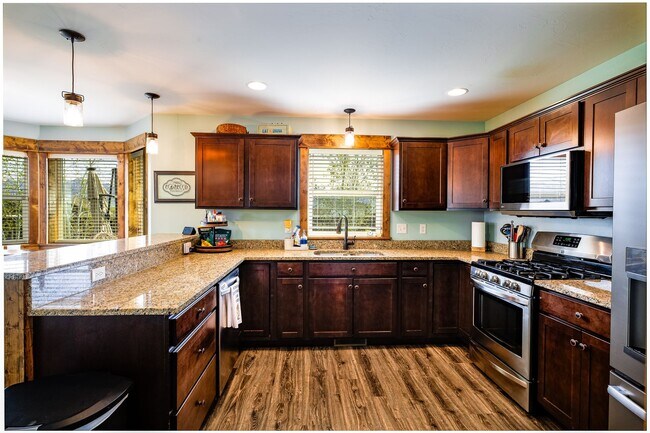 Foto del edificio - Beautiful home in Ryen Glenn with Fantasti...