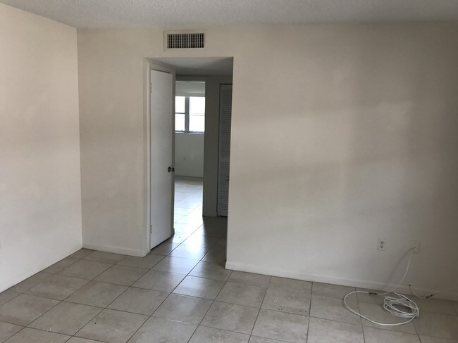 Foto del edificio - 7025 Hibiscus Ave S