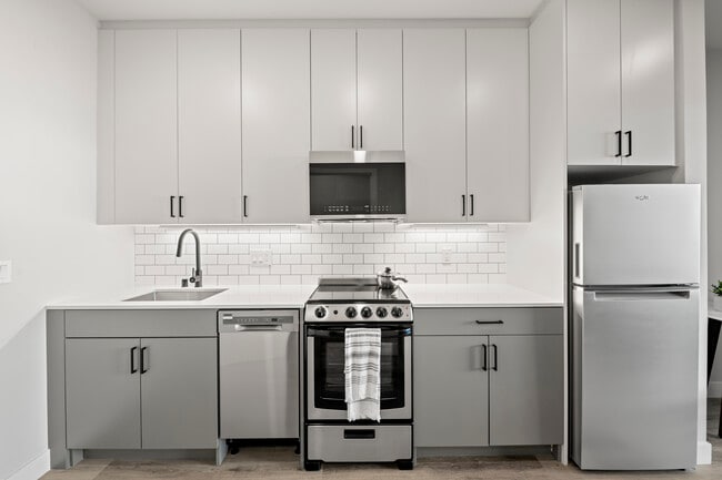 Building Photo - The Parkline