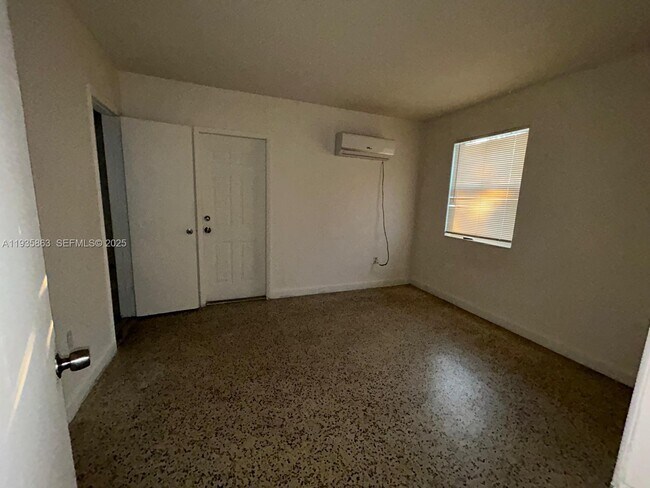 Foto del edificio - 3009 NW 22nd Ct