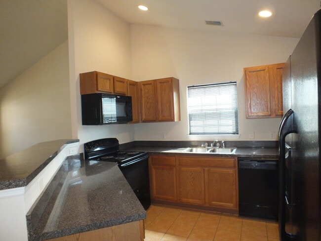 Building Photo - 255 Colony Dr