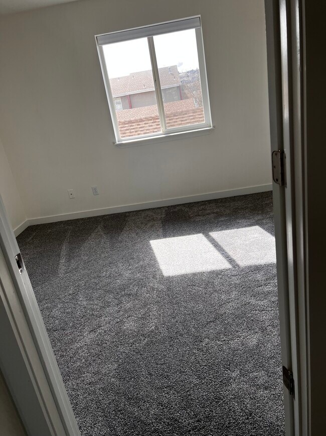 Building Photo - 23019 E Colt Ln