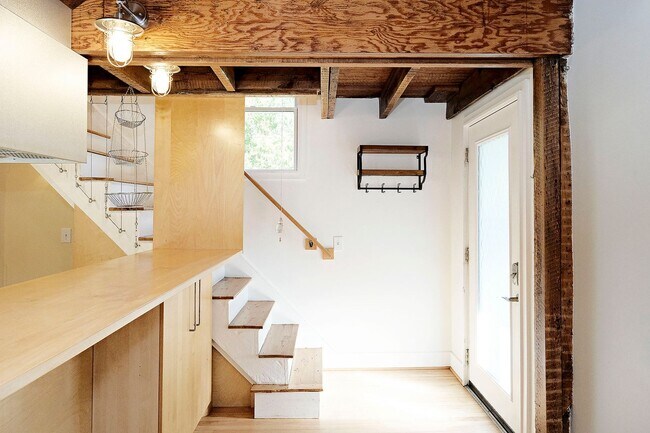 Foto del edificio - Charming Home in Fifeville, Downtown Charlottesville