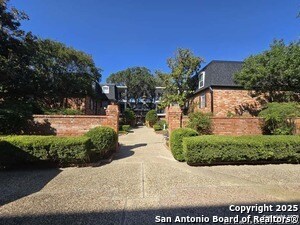Foto del edificio - 8401 N New Braunfels Ave