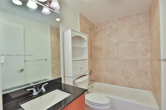 Foto del edificio - 7501 E Treasure Dr