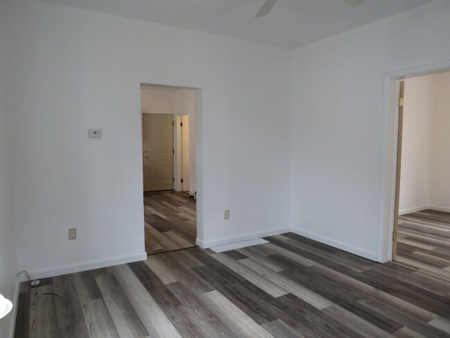 Building Photo - 2 Bed / 1 Bath House