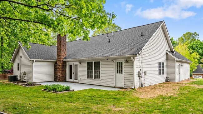 Building Photo - Coming Soon! Single Story Rental in Jamestown's Colony Park!