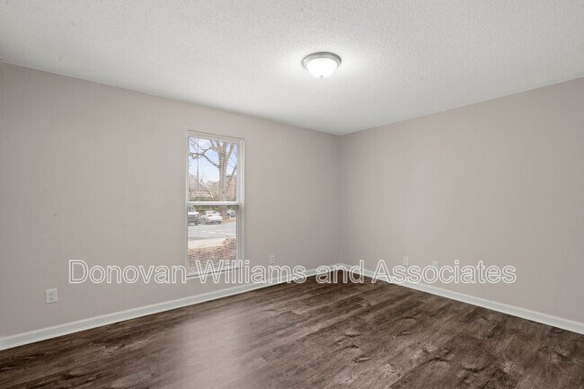 Foto del edificio - 4620 Central Ave