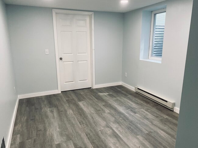 Master Bedroom - 400 7th Ave SE
