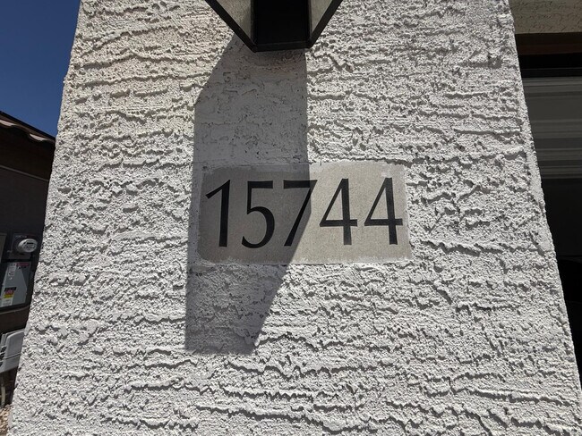 Foto del edificio - 15744 W Jefferson St